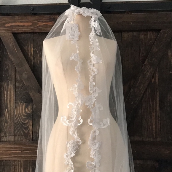 Davids Bridal One Tier Lace Applique Comb Veil - Picture 8 of 14